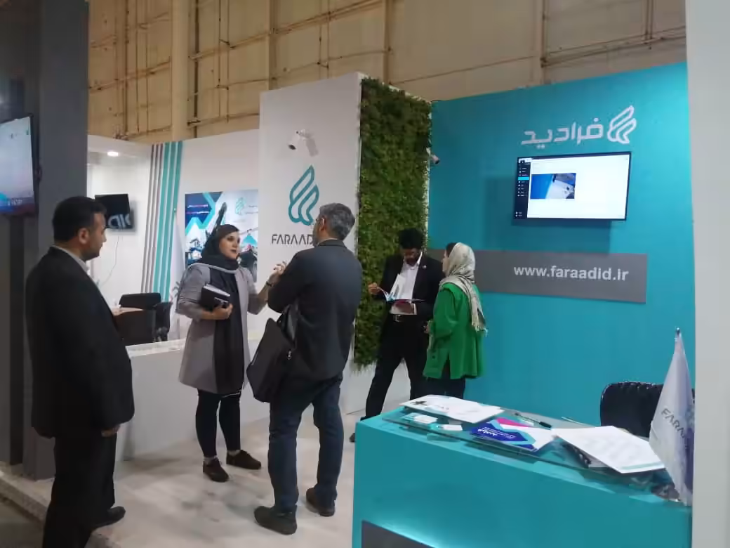 استخدام در فرادید ارتباط فاوا